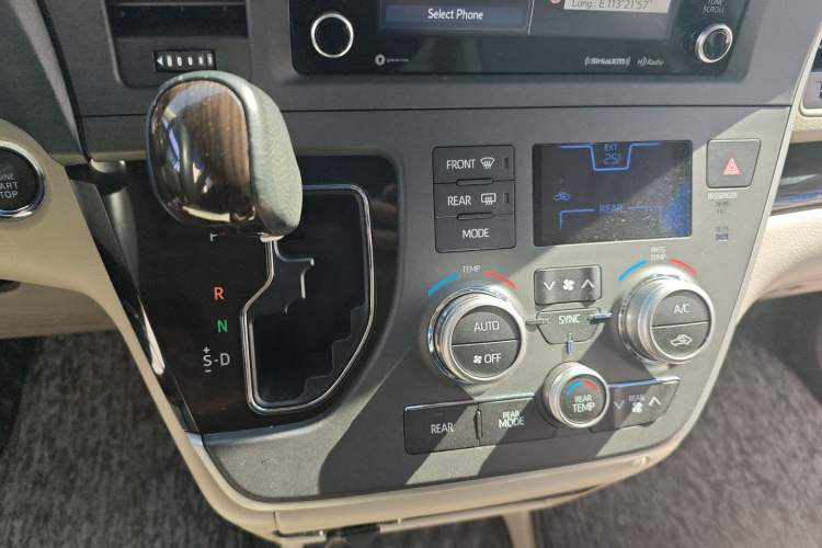 Used Toyota SIENNA 2019 3.5L Two-Wheel Drive XLE 7 Seats U.S. Specification Gear Lever