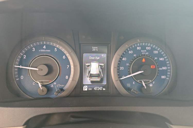 Used Toyota SIENNA 2019 3.5L Two-Wheel Drive XLE 7 Seats U.S. Specification Instrument Cluster