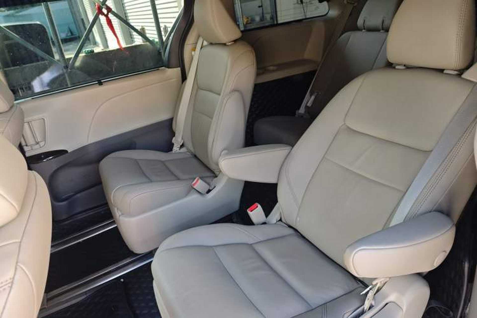 Used Toyota SIENNA 2019 3.5L Two-Wheel Drive XLE 7 Seats U.S. Specification Interior 4
