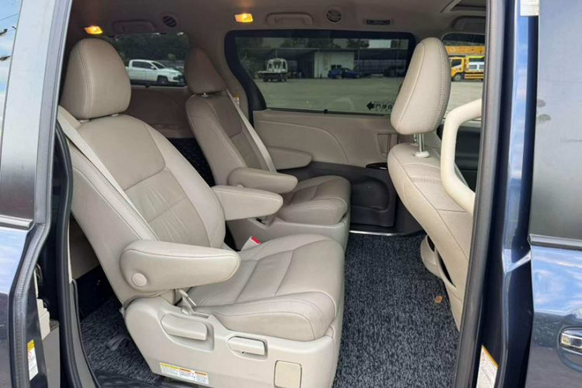 Used Toyota SIENNA 2019 3.5L Two-Wheel Drive XLE 7 Seats U.S. Specification Interior 6