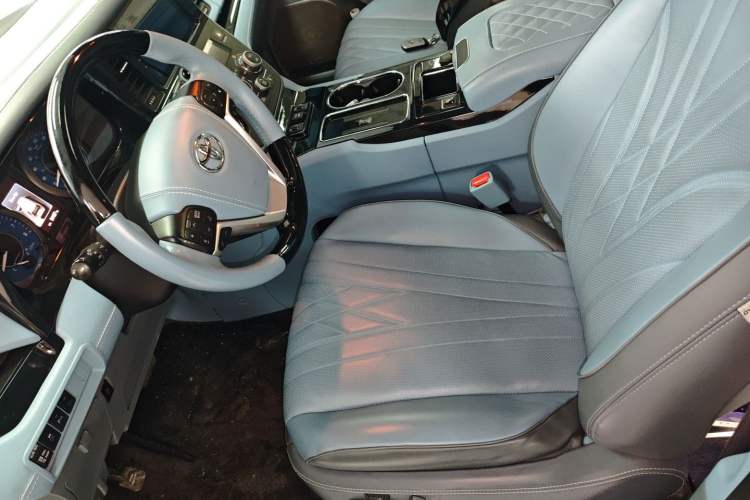 Used Toyota SIENNA 2019 3.5L Four-Wheel Drive XLE 7 Seats U.S. Specification Driver Seat
