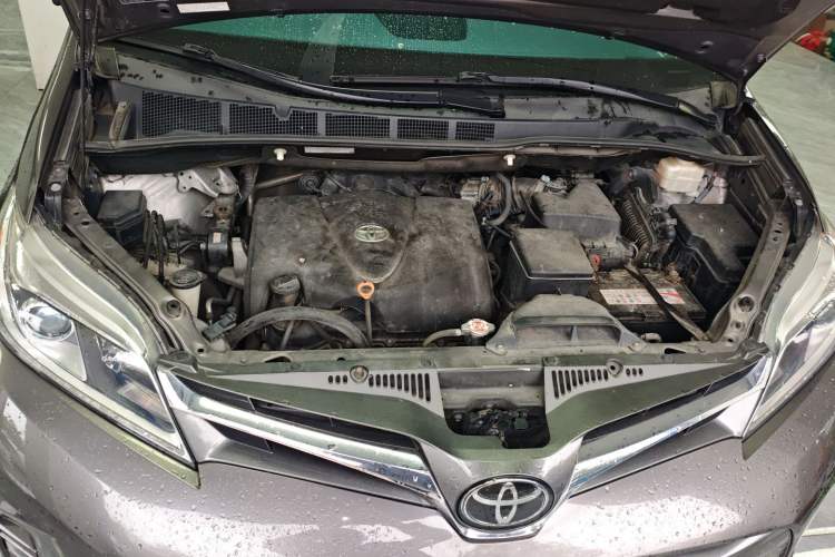Used Toyota SIENNA 2019 3.5L Four-Wheel Drive XLE 7 Seats U.S. Specification Engine Bay
