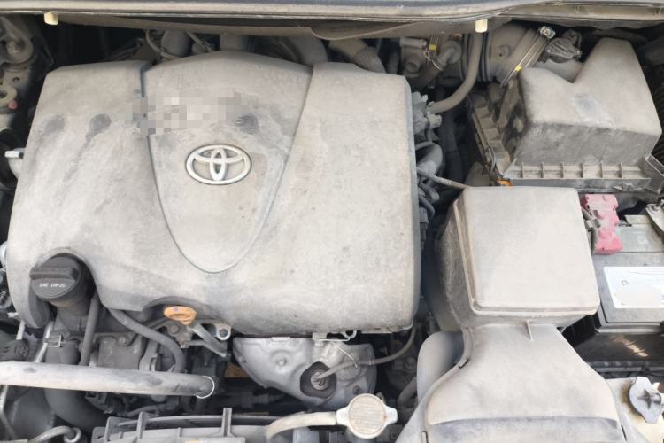 Used Toyota SIENNA 2019 3.5L Two-Wheel Drive LE Trim 7 Seats U.S. Specification Engine Bay