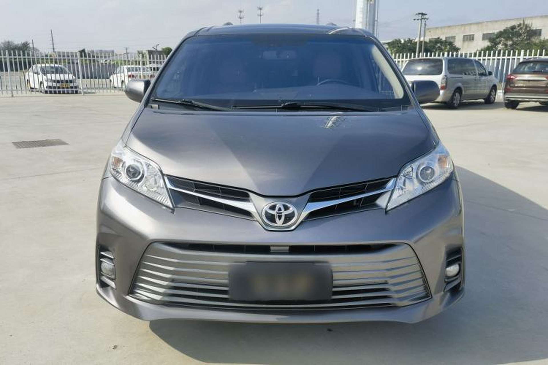 Used Toyota SIENNA 2019 3.5L Two-Wheel Drive LE Trim 7 Seats U.S. Specification Exterior 4