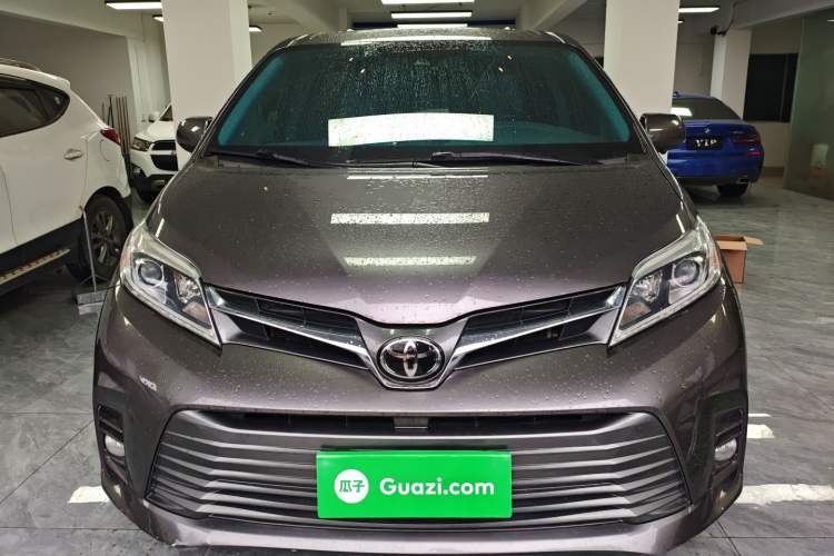 Used Toyota SIENNA 2019 3.5L Four-Wheel Drive XLE 7 Seats U.S. Specification Front