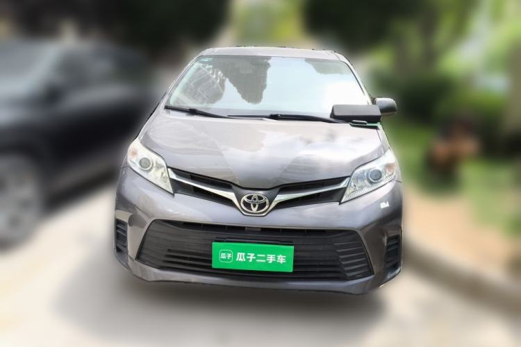 Used Toyota SIENNA 2019 3.5L Two-Wheel Drive LE Trim 7 Seats U.S. Specification Front