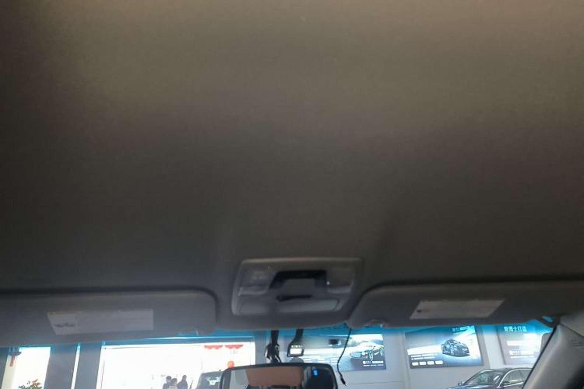 Used Toyota SIENNA 2019 3.5L Two-Wheel Drive LE Trim 7 Seats U.S. Specification Headliner