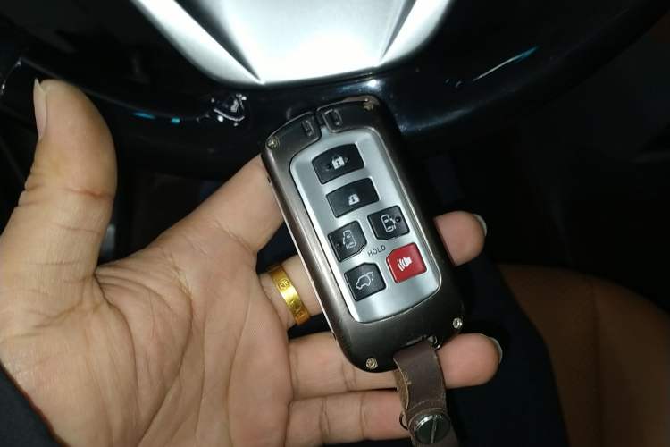 Used Toyota SIENNA 2019 3.5L Two-Wheel Drive LE Trim 7 Seats U.S. Specification Interior 1
