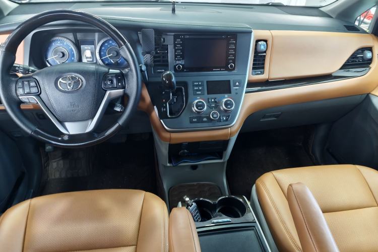 Used Toyota SIENNA 2019 3.5L Two-Wheel Drive LE Trim 7 Seats U.S. Specification Interior 2