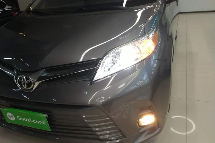 Used Toyota SIENNA 2019 3.5L Two-Wheel Drive LE Trim 7 Seats U.S. Specification Left Front Headlight