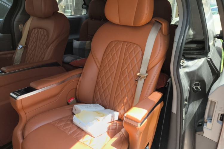 Used Toyota SIENNA 2019 3.5L Two-Wheel Drive LE Trim 7 Seats U.S. Specification Left Rear Seat