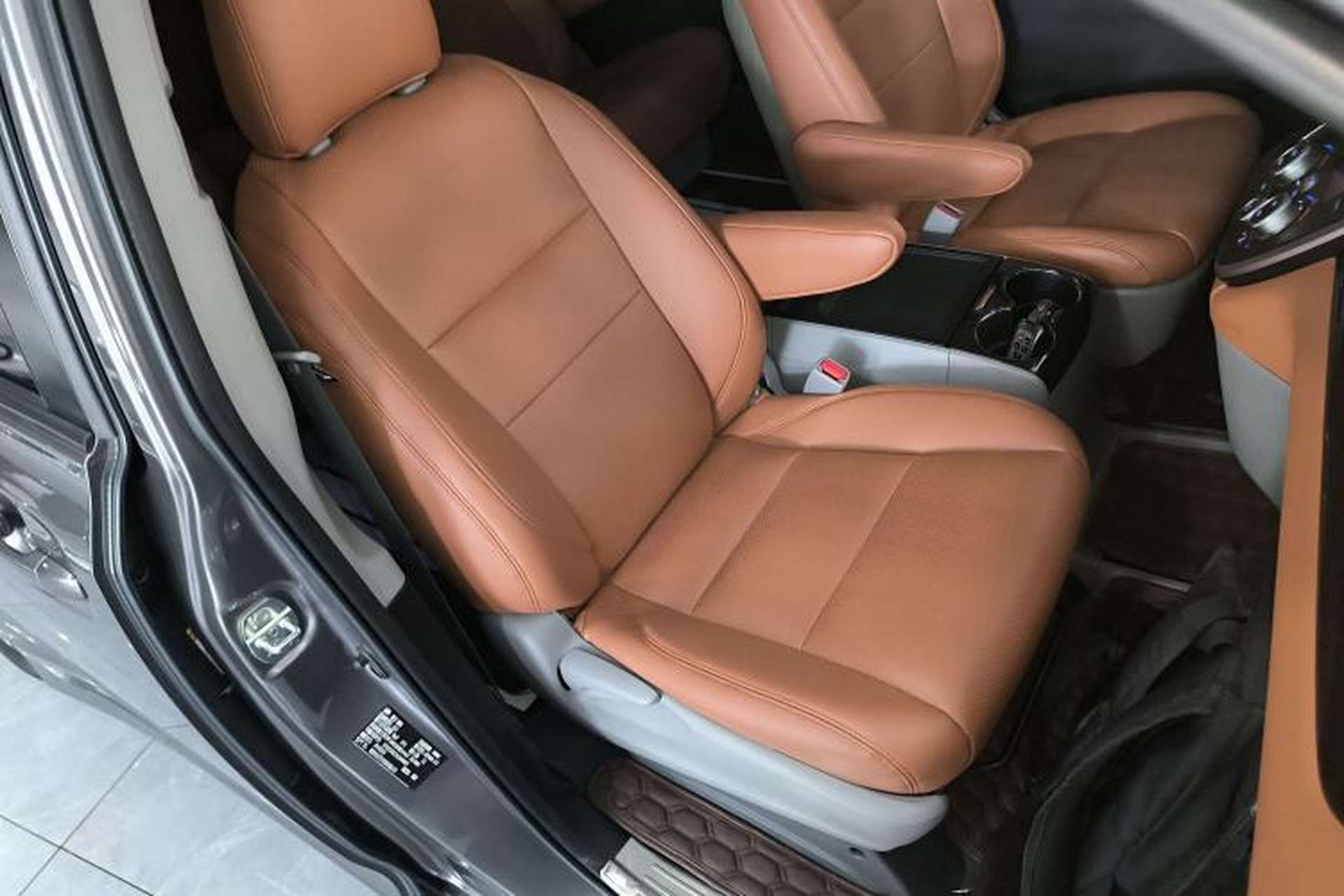 Used Toyota SIENNA 2019 3.5L Two-Wheel Drive LE Trim 7 Seats U.S. Specification Right Front Seat