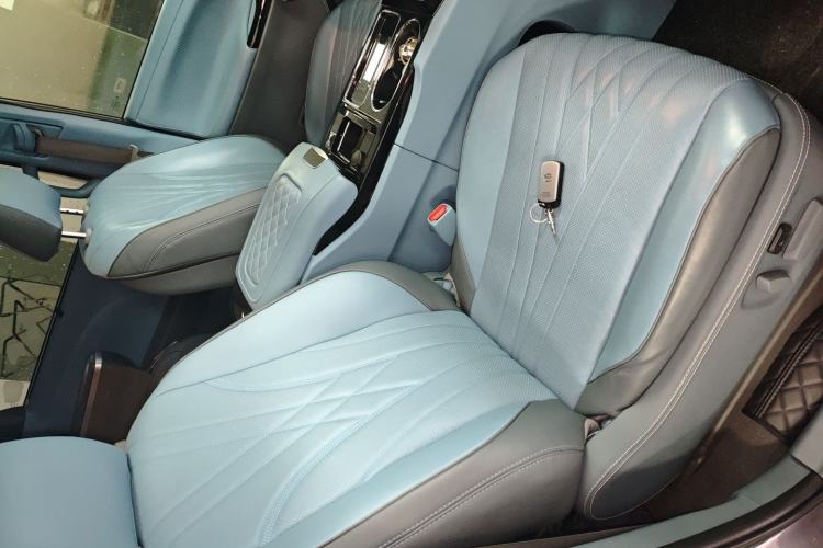 Used Toyota SIENNA 2019 3.5L Four-Wheel Drive XLE 7 Seats U.S. Specification Right Front Seat