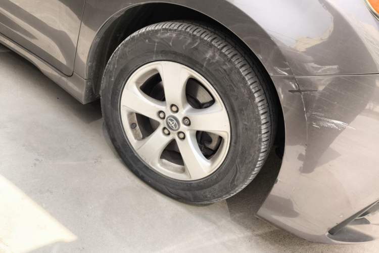 Used Toyota SIENNA 2019 3.5L Two-Wheel Drive LE Trim 7 Seats U.S. Specification Right Front Wheel Hub
