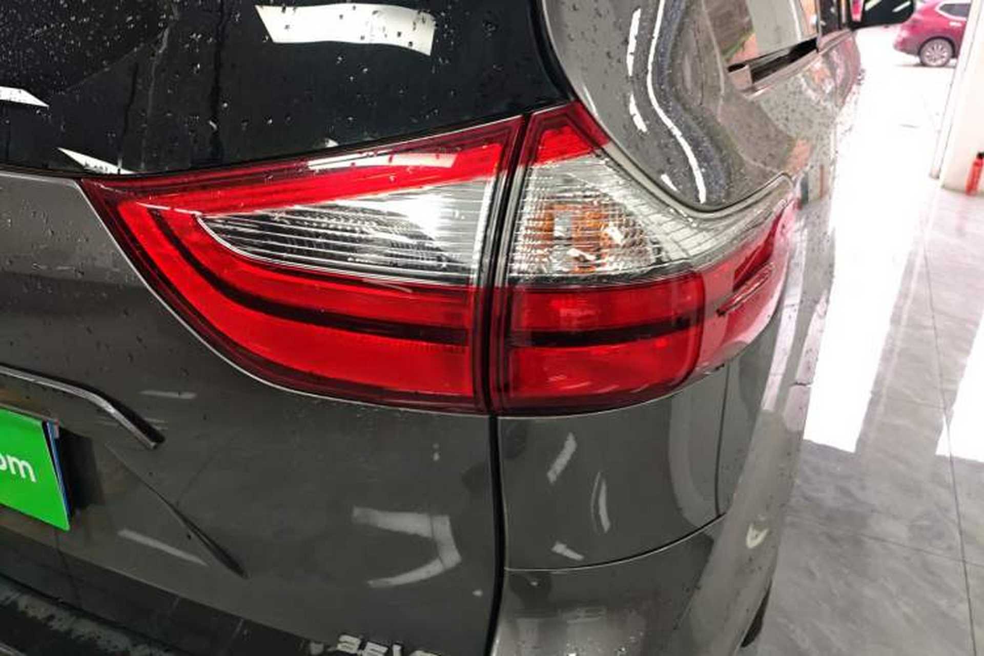 Used Toyota SIENNA 2019 3.5L Four-Wheel Drive XLE 7 Seats U.S. Specification Right Rear Taillight