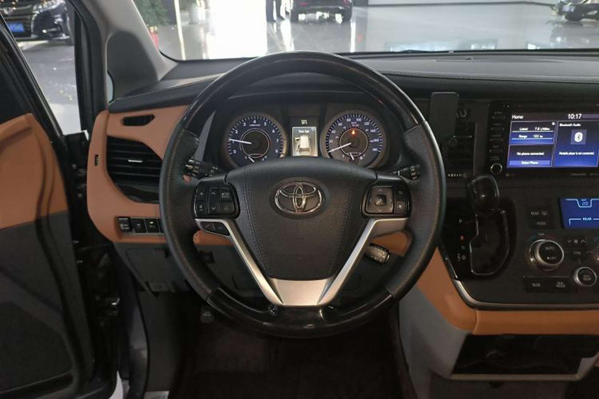 Used Toyota SIENNA 2019 3.5L Two-Wheel Drive LE Trim 7 Seats U.S. Specification Steering Wheel