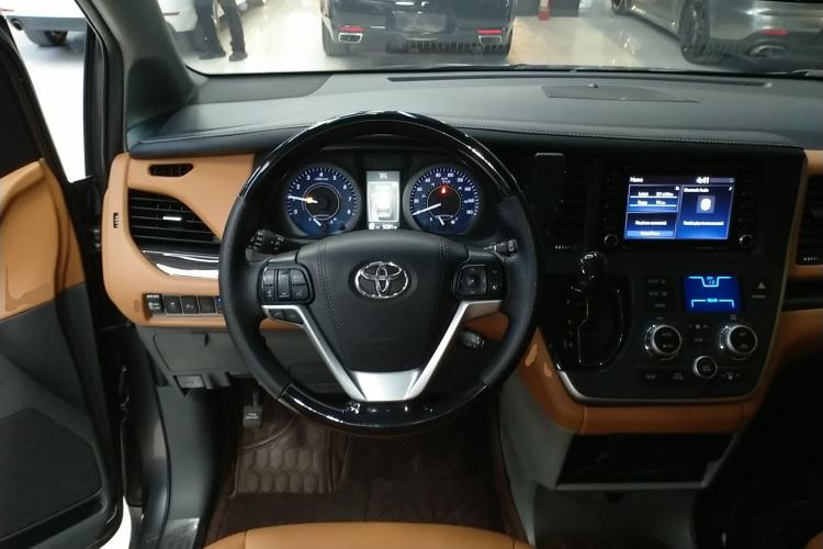 Used Toyota SIENNA 2019 3.5L Two-Wheel Drive LE Trim 7 Seats U.S. Specification Steering Wheel