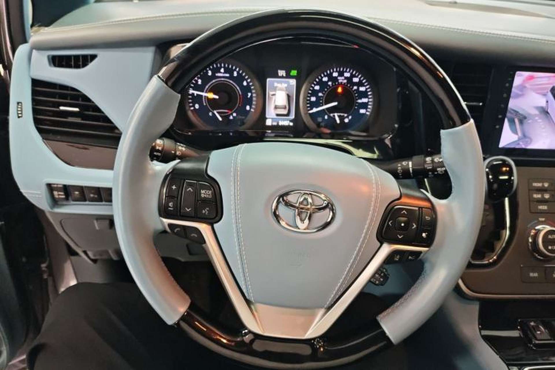Used Toyota SIENNA 2019 3.5L Four-Wheel Drive XLE 7 Seats U.S. Specification Steering Wheel