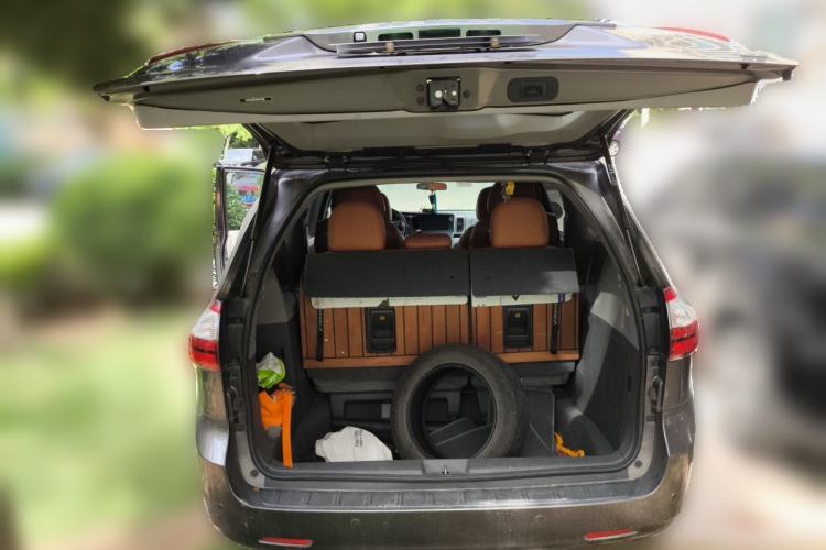 Used Toyota SIENNA 2019 3.5L Two-Wheel Drive LE Trim 7 Seats U.S. Specification Trunk
