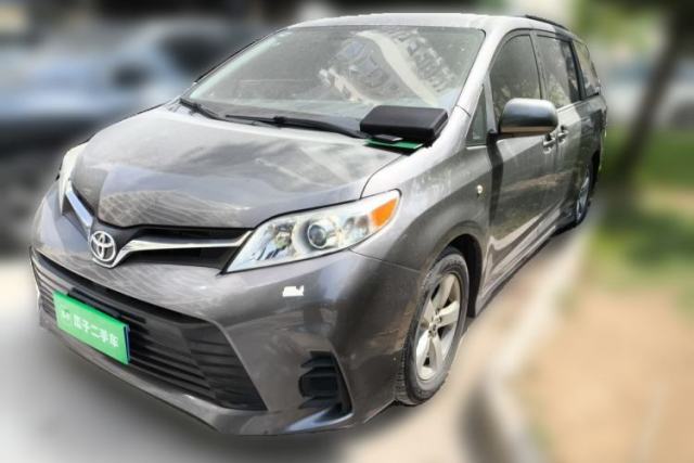 Ojetý Toyota SIENNA 2019 3.5L Two-Wheel Drive LE Trim 7 Seats U.S. Specification