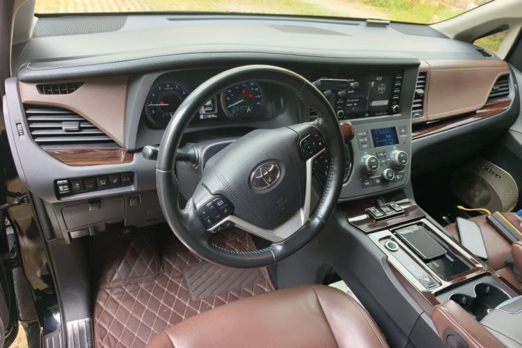 Used Toyota SIENNA  Center Console