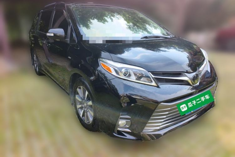 Used Toyota SIENNA  Front Right 45 Deg