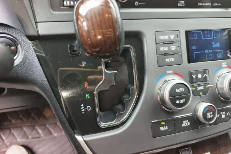 Used Toyota SIENNA  Gear Lever