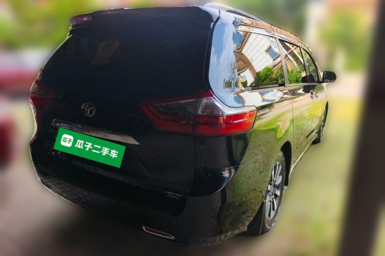 Used Toyota SIENNA  Rear Right 45 Deg