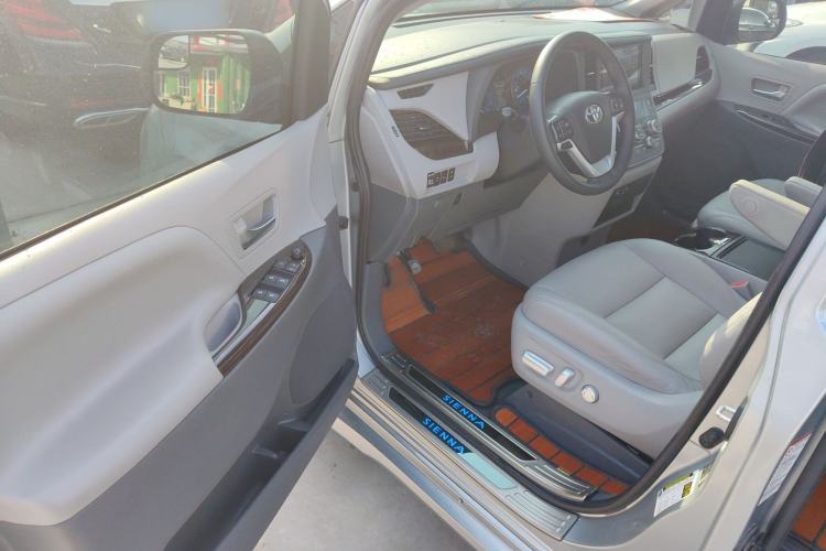 Used Toyota SIENNA 2019 3.5L Four-Wheel Drive XLE 7 Seats U.S. Specification Driver Seat