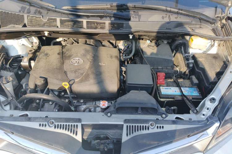 Used Toyota SIENNA 2019 3.5L Four-Wheel Drive XLE 7 Seats U.S. Specification Engine Bay
