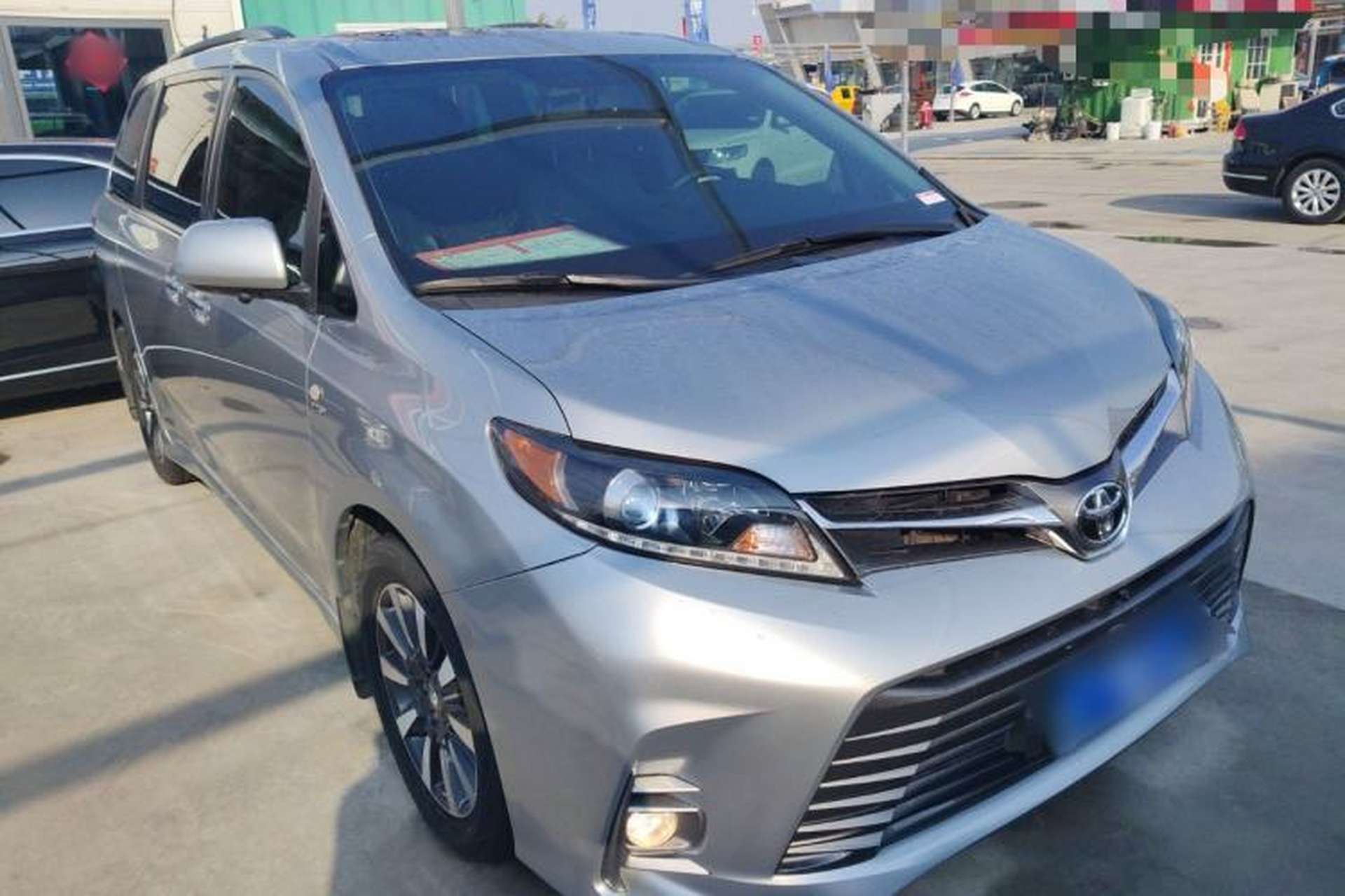 Used Toyota SIENNA 2019 3.5L Four-Wheel Drive XLE 7 Seats U.S. Specification Front Right 45 Deg
