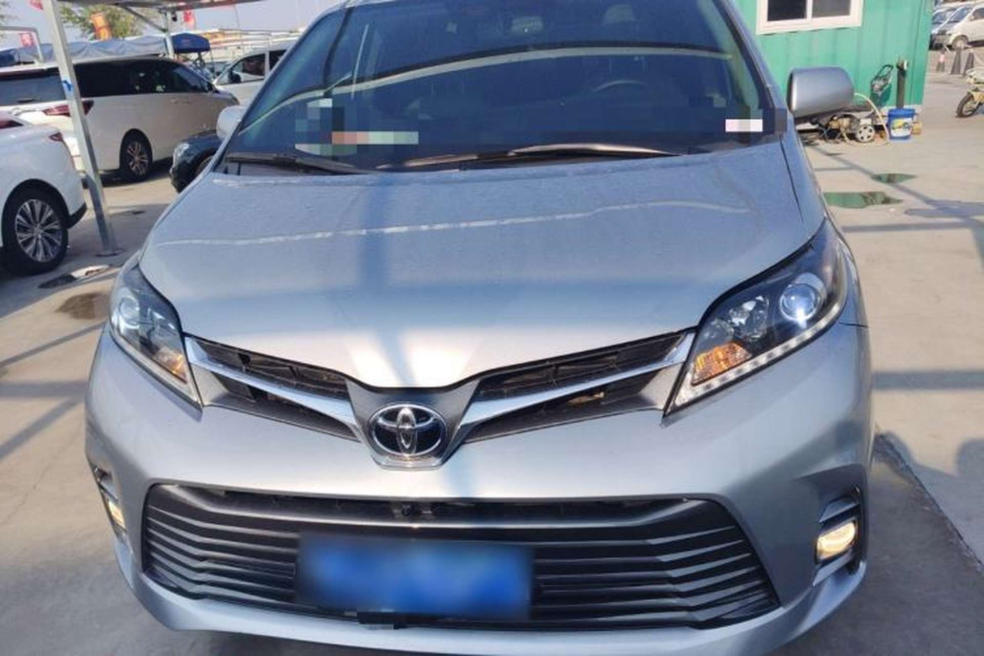 Used Toyota SIENNA 2019 3.5L Four-Wheel Drive XLE 7 Seats U.S. Specification Front