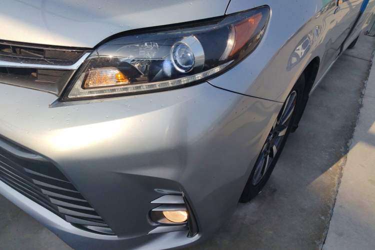 Used Toyota SIENNA 2019 3.5L Four-Wheel Drive XLE 7 Seats U.S. Specification Left Front Headlight