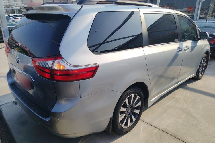 Used Toyota SIENNA 2019 3.5L Four-Wheel Drive XLE 7 Seats U.S. Specification Rear Right 45 Deg