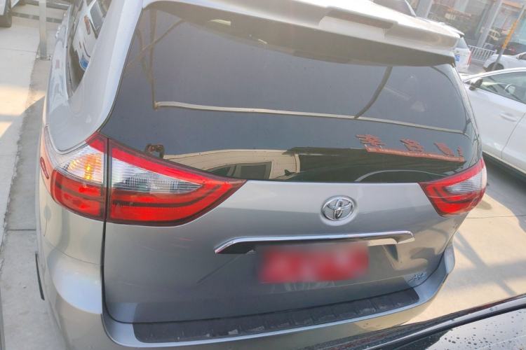 Used Toyota SIENNA 2019 3.5L Four-Wheel Drive XLE 7 Seats U.S. Specification Rear