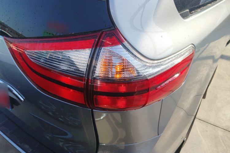 Used Toyota SIENNA 2019 3.5L Four-Wheel Drive XLE 7 Seats U.S. Specification Right Rear Taillight