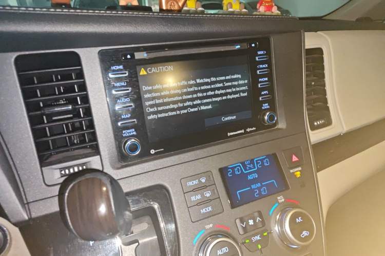 Used Toyota SIENNA 2019 3.5L Two-Wheel Drive XLE 7 Seats U.S. Specification Audio And AC Panel