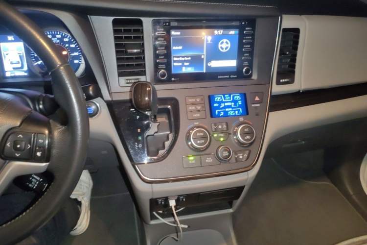 Used Toyota SIENNA  Audio And AC Panel