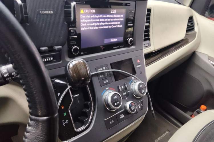 Used Toyota SIENNA 2019 3.5L Two-Wheel Drive LE Trim 7 Seats U.S. Specification Audio And AC Panel