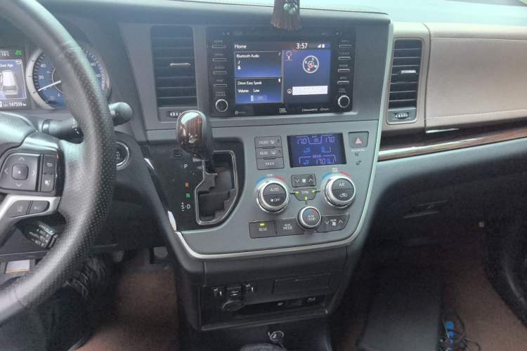 Used Toyota SIENNA  Audio And AC Panel