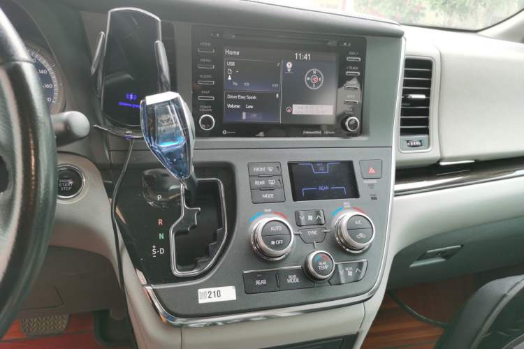 Used Toyota SIENNA  Audio And AC Panel