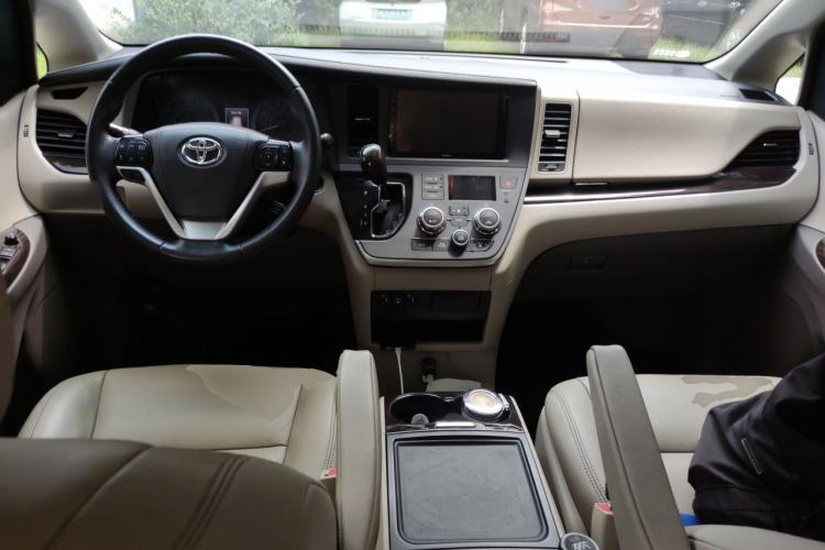 Used Toyota SIENNA  Center Console