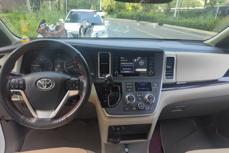 Used Toyota SIENNA  Center Console