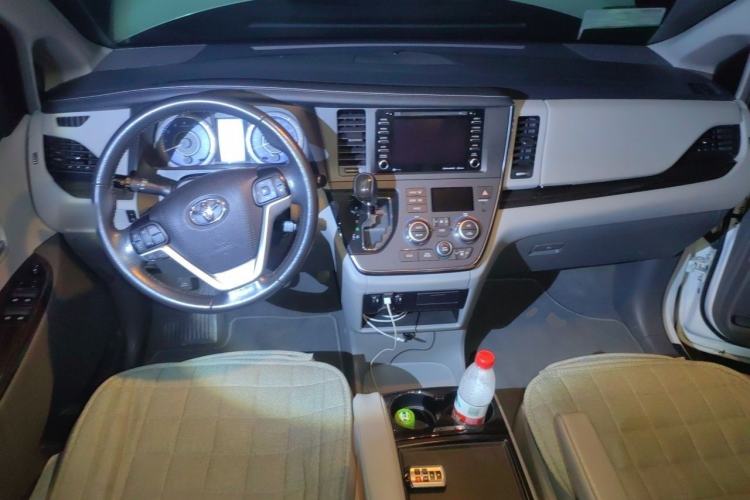 Used Toyota SIENNA  Center Console