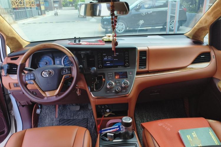 Used Toyota SIENNA  Center Console