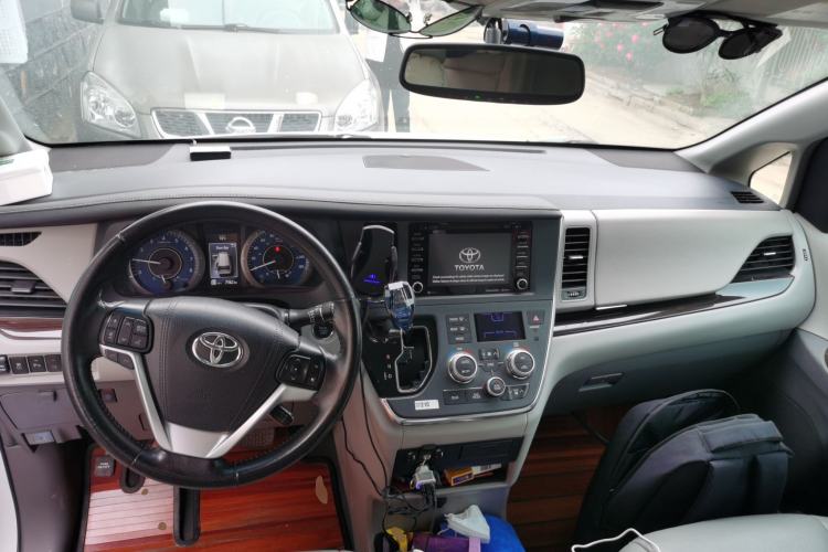 Used Toyota SIENNA  Center Console