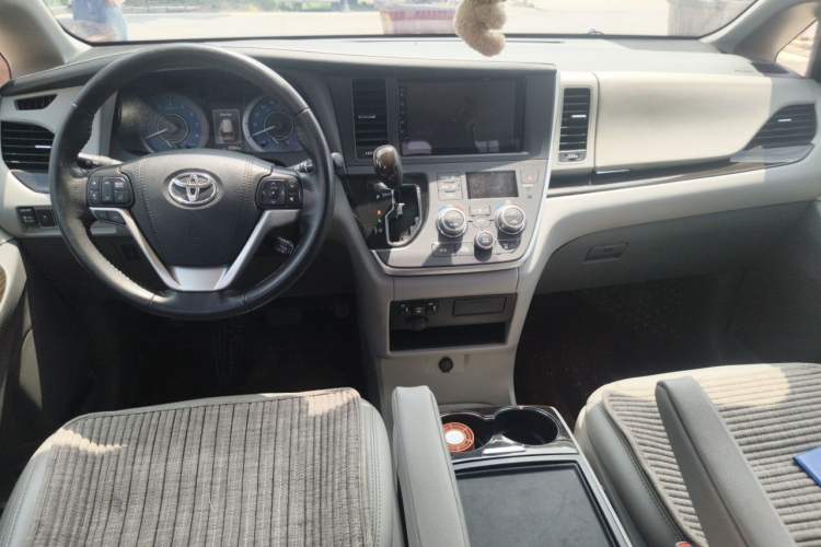 Used Toyota SIENNA  Center Console