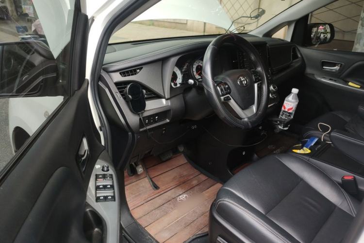 Used Toyota SIENNA 2019 3.5L Four-Wheel Drive Limited 7-Seater Canadian Version Driver Seat