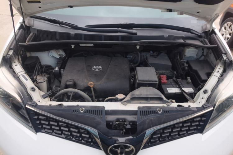 Used Toyota SIENNA 2019 3.5L Four-Wheel Drive SE Version 7-Seater – Canadian Edition Engine Bay