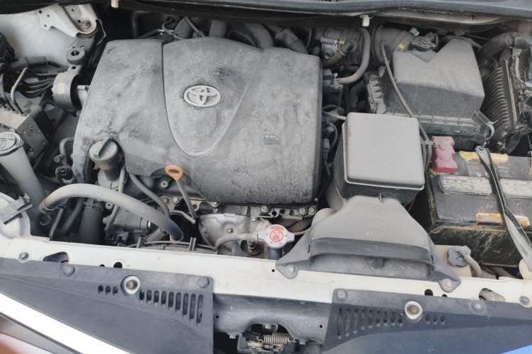 Used Toyota SIENNA  Engine Bay